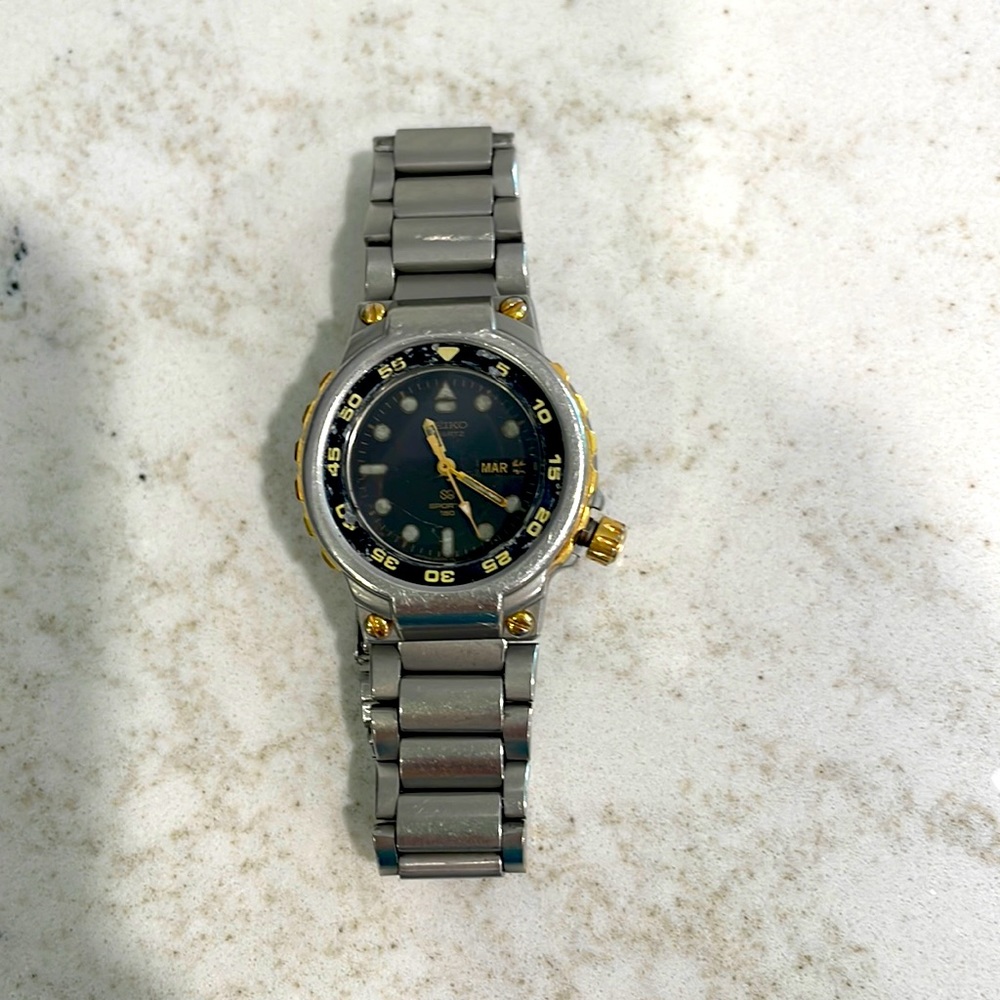 Vintage stainless steel Seiko ladies watch, solar.